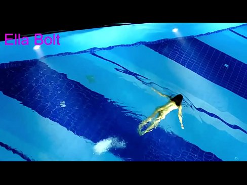 ❤️ Ma nistax nieqaf nara, blonda żagħżugħa maqbuda tgħum nuda fil-pool tar-resort ELLA BOLT ❤️❌ Video tal-ħakk f'mt.rexporn-com.ru